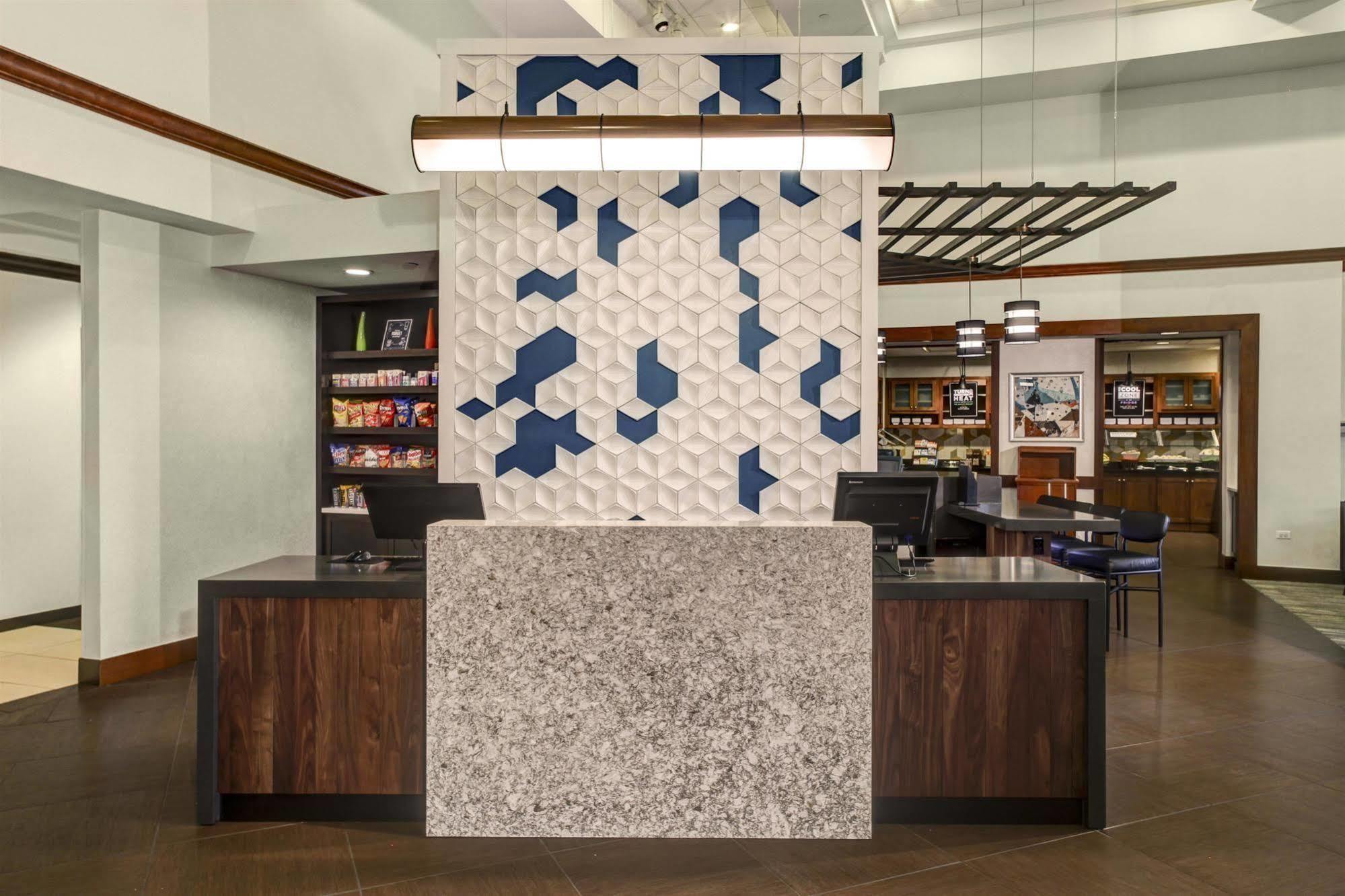 Hyatt Place Denver Airport Аурора Екстериор снимка