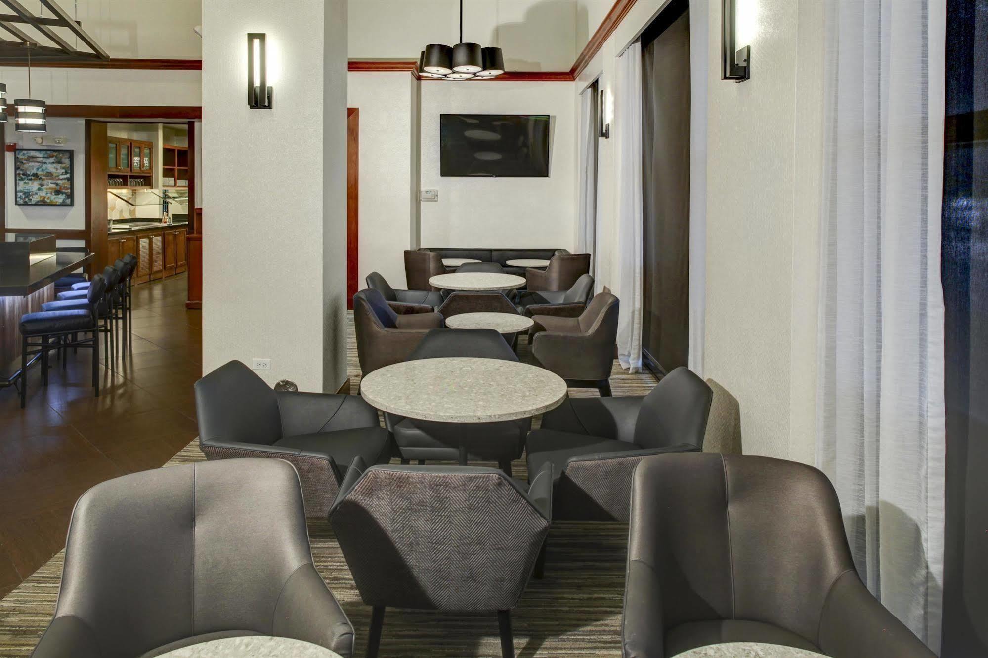 Hyatt Place Denver Airport Аурора Екстериор снимка